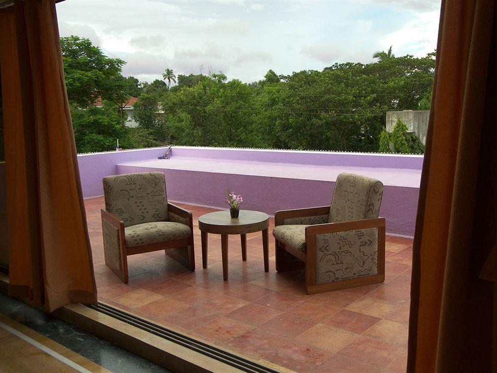 Sapphire Hotel Lonavala Luaran gambar